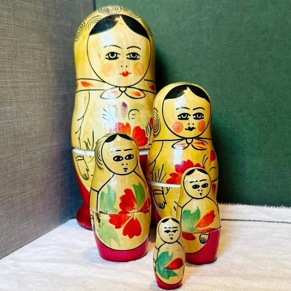 USSR Matryoshka • 5‑Piece Floral Nesting Doll • Vintage
